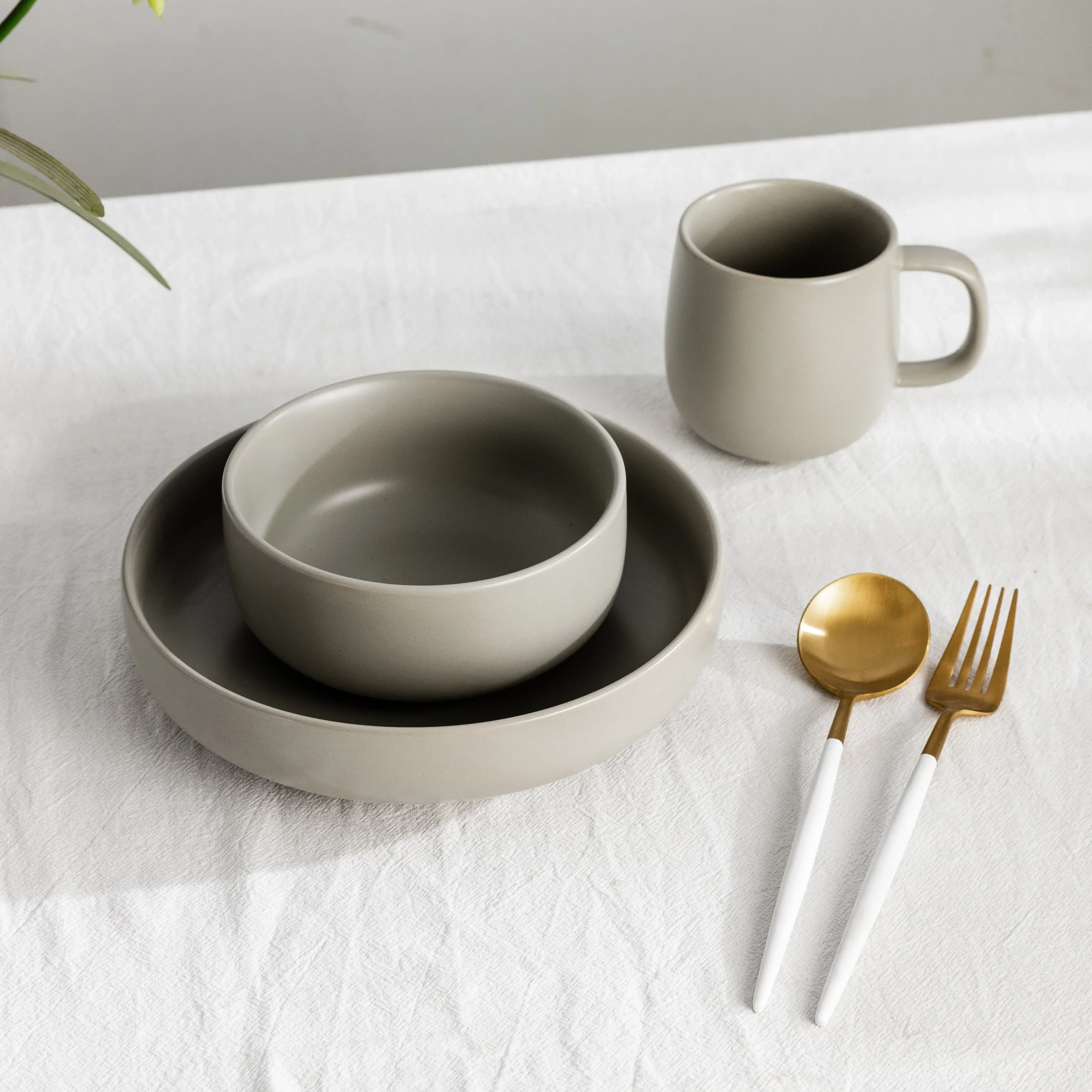 Gilded Serving Utensils & Salad Servers - Image 14